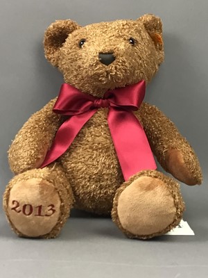 Lot 365 - A STEIFF COZY BEAR 2013