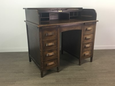 Lot 370 - AN EARLY 20TH CENTURY TAMBOUR FRONTED DESK