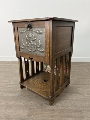 Lot 587 - AN ARTS & CRAFTS OAK SEWING CABINET