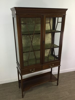 Lot 781 - AN EDWARDIAN MAHOGANY DISPLAY CABINET