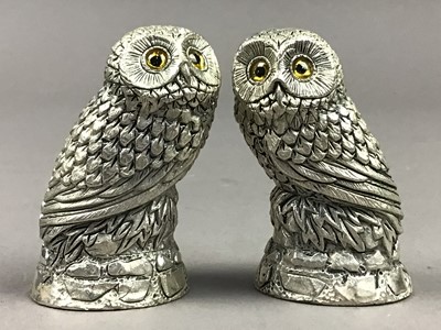 Lot 405 - A PAIR OF NOVELTY OWL PEPPERETTES