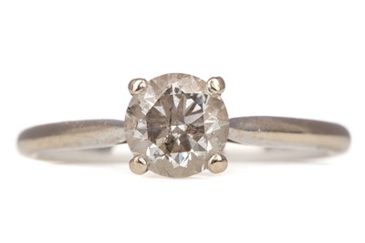 Lot 1316 - DIAMOND SOLITAIRE RING