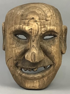 Lot 417 - A NOVELTY WOODEN MASK AND OTHER OBJECTS