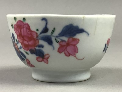 Lot 422 - AN 18TH CENTURY TEA BOWL