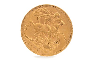 Lot 30 - AN EDWARD VII GOLD SOVEREIGN DATED 1907