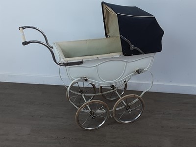 Lot 430 - A TRIANG DOLL'S PRAM