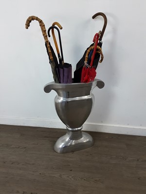 Lot 249 - A DECORATVE TROPHY SHAPED STICK STAND