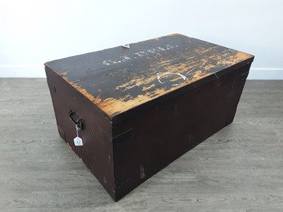 Lot 488 - A WOOD TRAVEL TRUNK AND OTHER OBJECTS