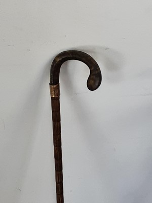 Lot 254 - A GOLD BAND WALKING STICK