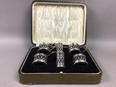 Lot 526 - AN EARLY 20TH CENTURY SILVER CONDIMENT SET