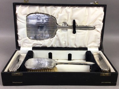 Lot 531 - AN EARLY 20TH CENTURY SILVER VANITY SET