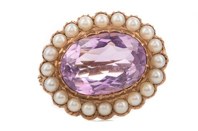 Lot 522 - AN AMETHYST AND PEARL BROOCH