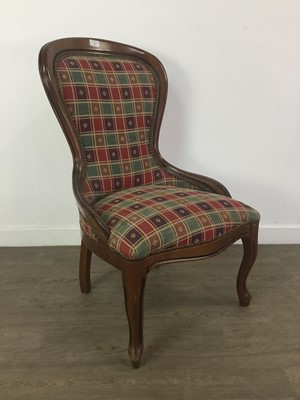 Lot 603 - A MODERN MAHOGANY CHAIR