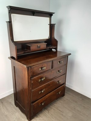 Lot 652 - AN EARLY 20TH CENTURY OAK DRESSING CHEST