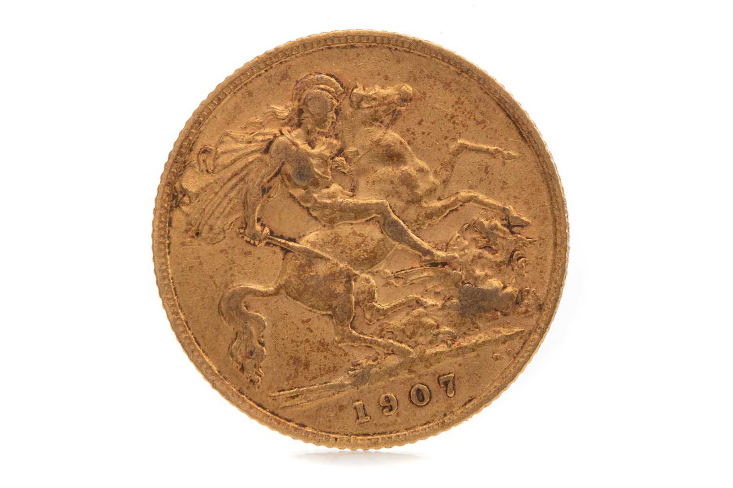 Lot 37 - AN EDWARD VII GOLD HALF SOVEREIGN DATED 1907