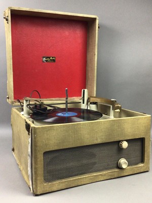 Lot 663 - A VINTAGE FIDELITY RADIO RECORD PLAYER