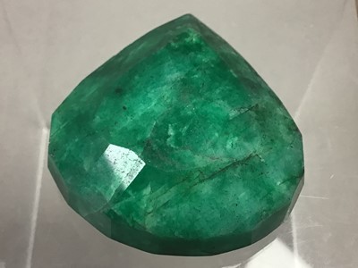 Lot 72 - **AN IMPRESSIVE UNMOUNTED CERTIFICATED EMERALD