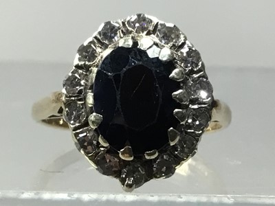 Lot 171 - A NINE CARAT GOLD RING