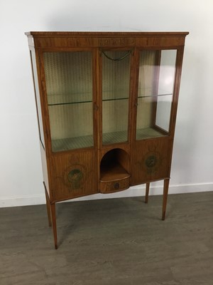 Lot 799 - AN EDWARDIAN PAINTED SATINWOOD DISPLAY CABINET IN THE MANNER OF MAPLE & CO.