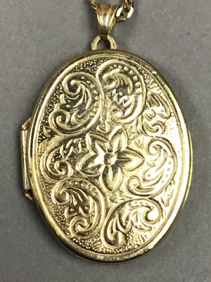 Lot 269 - A GOLD OVAL LOCKET, SILVER BEAR PENDANT, GOLD BRACELET AND OTHER JEWELLERY