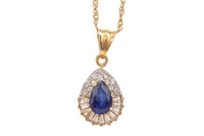 Lot 411 - A BLUE AND WHITE GEM SET PENDANT