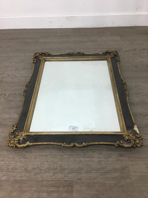 Lot 333 - A DECORATIVE WALL MIRROR AND FRAMED PRINT