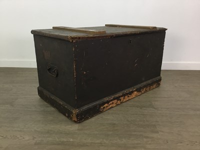 Lot 212 - A CABIN TRUNK