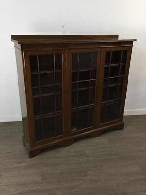 Lot 221 - A MAHOGANY BOOKCASE