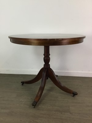 Lot 297 - A MAHOGANY CIRCULAR BREAKFAST TABLE, A MAHOGANY OCCASIONAL TABLE AND A FLOOR LAMP