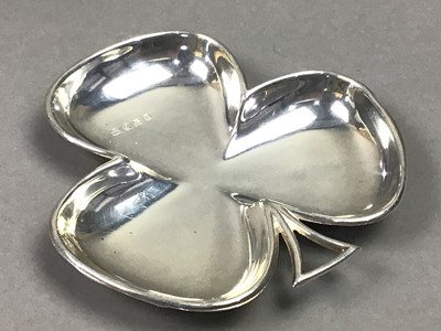 Lot 226 - A CLUB SILVER PIN DISH, NAPKIN RINGS AND A VASE