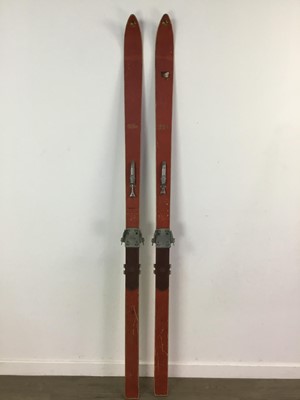 Lot 246 - A PAIR OF VINTAGE SKIS AND SKI BOOTS