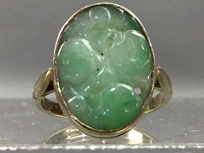 Lot 408 - A CARVED JADE RING