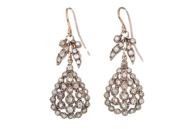 Lot 432 - PAIR OF DIAMOND DROP EARRINGS