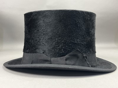 Lot 445 - AN LATE19/EARLY 20TH CENTURY SILK TOP HAT