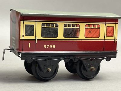 Lot 448 - A HORNBY TIN PLATE TRAIN SET