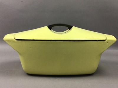 Lot 388 - A LE CREUSET COCETTE VINTAGE CAST IRON CASSEROLE DESIGNED BY RAYMOND LOEWY