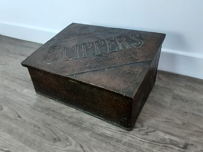 Lot 527 - ARTS & CRAFTS HAMMERED COPPER 'SLIPPERS' BOX