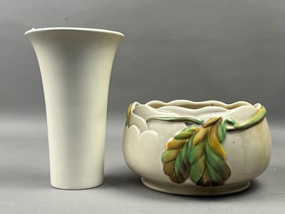 Lot 424 - AN ART DECO BESWICK JUG AND FURTHER ART DECO CERAMICS