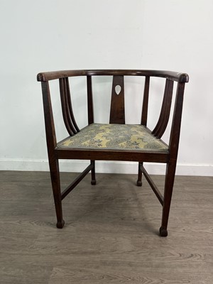 Lot 573 - AN OAK ARTS & CRAFTS BOW BACK CHAIR