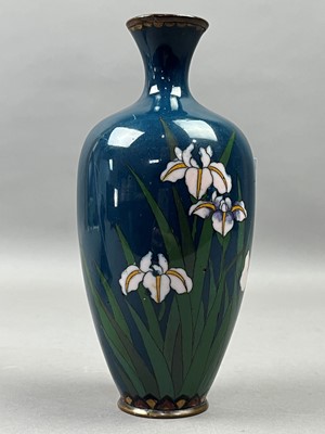 Lot 534 - A CLOISONNE ENAMEL VASE