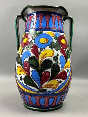 Lot 537 - A TWIN HANDLED VASE AND OTHER CERAMICS