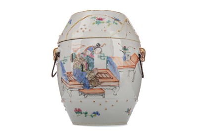 Lot 1060 - CHINESE FAMILLE ROSE JAR AND COVER