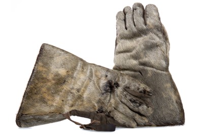 Lot 41 - A PAIR OF SEAL SKIN GLOVES