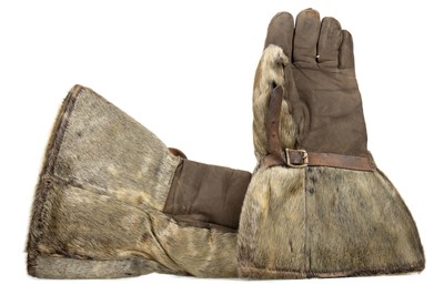 Lot 41 - A PAIR OF SEAL SKIN GLOVES