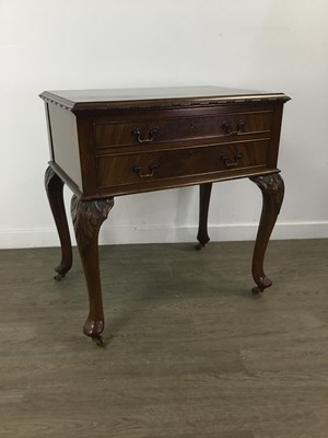 Lot 546 - A MAHOGANY CANTEEN TABLE