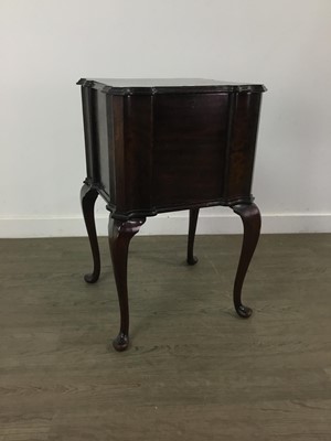 Lot 551 - A MAHOGANY NEEDLEWORK TABLE