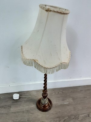 Lot 555 - A TURNED WOOD TABLE LAMP