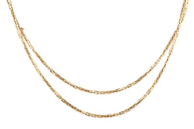 Lot 460 - A NINE CARAT GOLD CHAIN