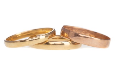 Lot 463 - THREE GOLD WEDDING BANDS