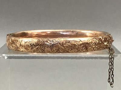 Lot 8 - A LOT OF TWO ROLLED GOLD BANGLES AND A SIMULATED PEARL NECKLACE